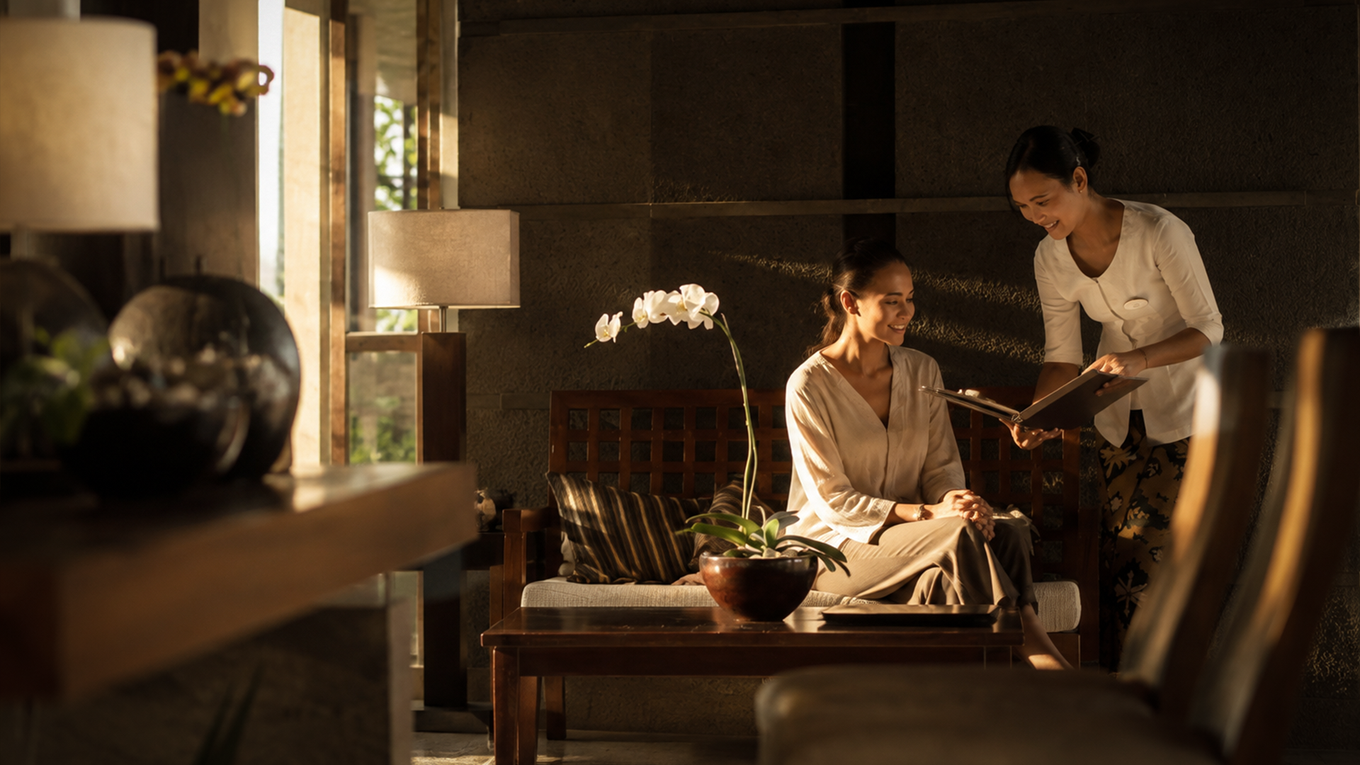 Therapist consulting with a guest in a serene wellness centre